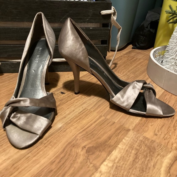 Nine West heels - Picture 1 of 2
